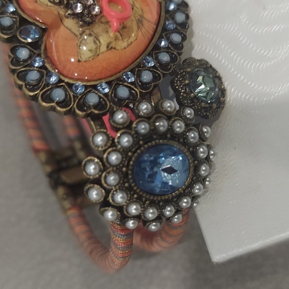 Betsey Johnson PRINCESS KITTY HINGED BRACELET - Picture 9 of 11